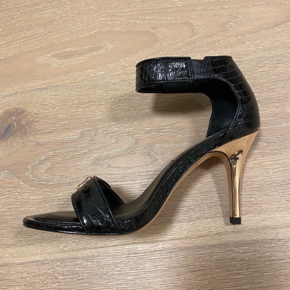 NWOT Black snakeskin detailing heels size 35.5. - Picture 7 of 9